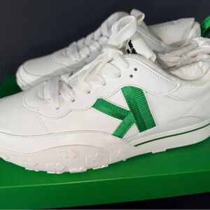 Kate Spade K as in Kate Runner